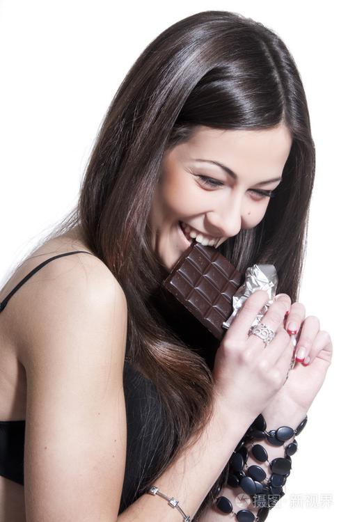 吃巧克力的女人